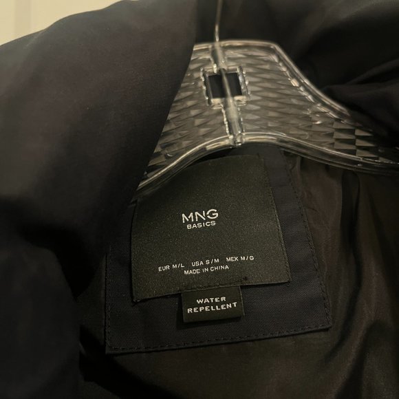 Mango Black Puffer - Picture 8 of 11